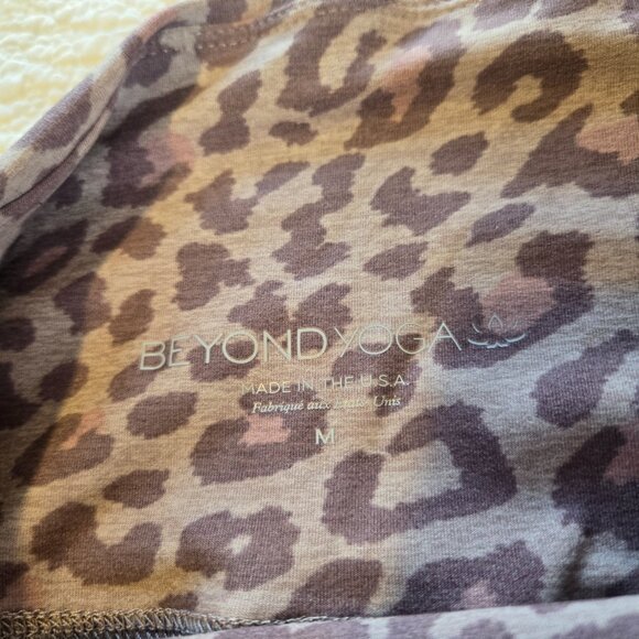 Beyond Yoga pink animal print leggings - Picture 4 of 6